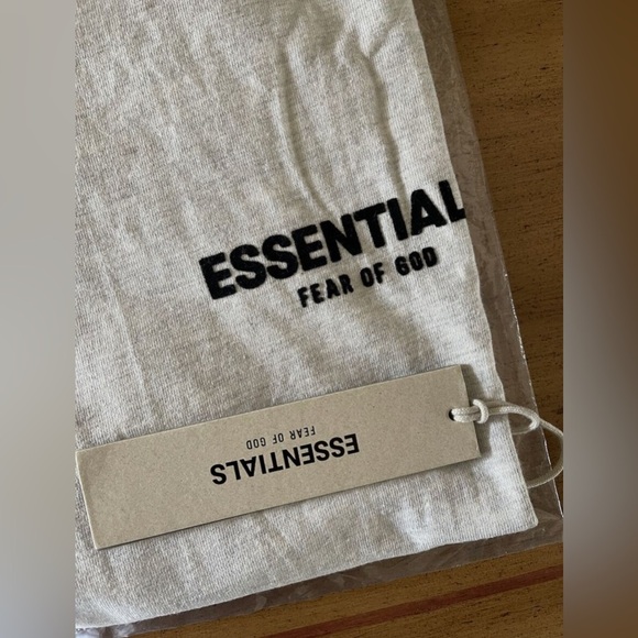 Essentials  - Light Oatmeal Short Sleeve T-Shirt Size Small- NWT - Picture 9 of 11